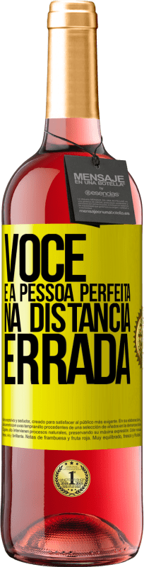 29,95 € | Vinho rosé Edição ROSÉ Você é a pessoa perfeita na distância errada Etiqueta Amarela. Etiqueta personalizável Vinho jovem Colheita 2025 Tempranillo
