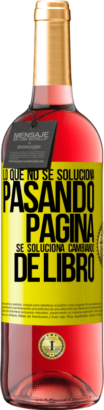 29,95 € Envío gratis | Vino Rosado Edición ROSÉ Lo que no se soluciona pasando página, se soluciona cambiando de libro Etiqueta Amarilla. Etiqueta personalizable Vino joven Cosecha 2025 Tempranillo