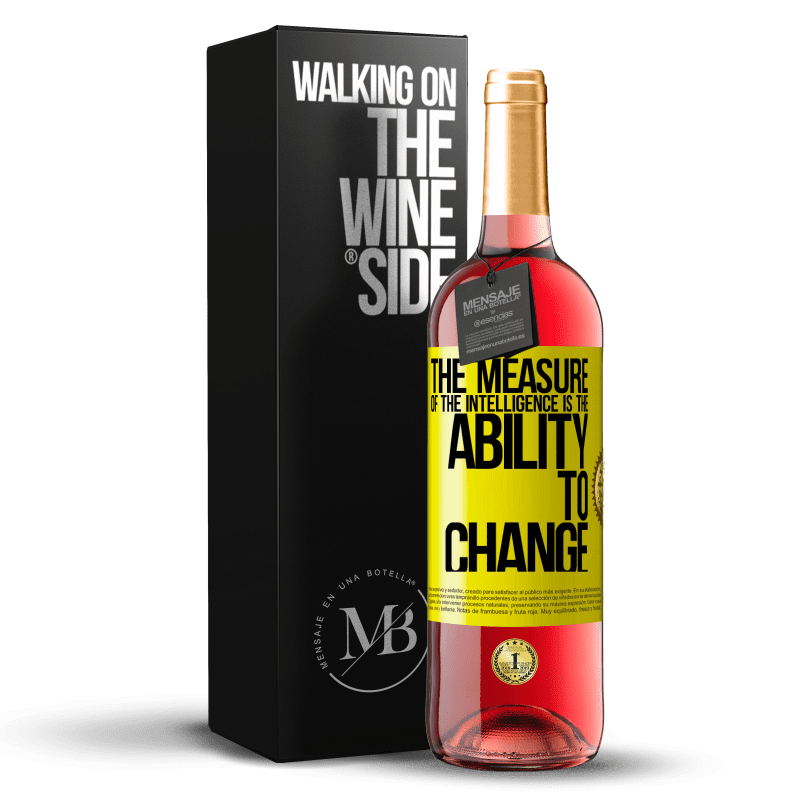 29,95 € Бесплатная доставка | Розовое вино Издание ROSÉ Мера интеллекта - это способность меняться Желтая этикетка. Настраиваемая этикетка Молодое вино Урожай 2023 Tempranillo