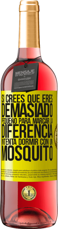 29,95 € Envío gratis | Vino Rosado Edición ROSÉ Si crees que eres demasiado pequeño para marcar la diferencia, intenta dormir con un mosquito Etiqueta Amarilla. Etiqueta personalizable Vino joven Cosecha 2025 Tempranillo