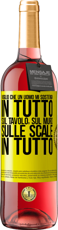 Spedizione Gratuita | Vino rosato Edizione ROSÉ Voglio che un uomo mi sostenga in tutto ... Sul tavolo, sul muro, sulle scale ... In tutto Etichetta Gialla. Etichetta personalizzabile Vino giovane Raccogliere 2023 Tempranillo