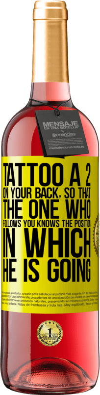 29,95 € 送料無料 | ロゼワイン ROSÉエディション 背中に2を入れ墨して、あなたに続く人が彼が行く位置を知っているように 黄色のラベル. カスタマイズ可能なラベル 若いワイン 収穫 2025 Tempranillo