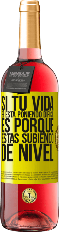 29,95 € Envío gratis | Vino Rosado Edición ROSÉ Si tu vida se está poniendo difícil, es porque estás subiendo de nivel Etiqueta Amarilla. Etiqueta personalizable Vino joven Cosecha 2025 Tempranillo