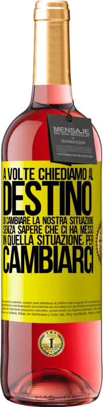 29,95 € | Vino rosato Edizione ROSÉ A volte chiediamo al destino di cambiare la nostra situazione senza sapere che ci ha messo in quella situazione, per Etichetta Gialla. Etichetta personalizzabile Vino giovane Raccogliere 2024 Tempranillo