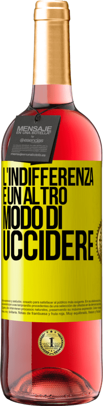 Spedizione Gratuita | Vino rosato Edizione ROSÉ L'indifferenza è un altro modo di uccidere Etichetta Gialla. Etichetta personalizzabile Vino giovane Raccogliere 2023 Tempranillo