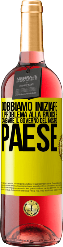 29,95 € Spedizione Gratuita | Vino rosato Edizione ROSÉ Dobbiamo iniziare il problema alla radice e cambiare il governo del nostro paese Etichetta Gialla. Etichetta personalizzabile Vino giovane Raccogliere 2024 Tempranillo