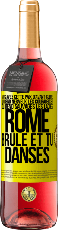 29,95 € Envoi gratuit | Vin rosé Édition ROSÉ Vous avez cette paix d'avant-guerre qui rend nerveux les courageux et qui rend sauvages les lâches. Rome brûle et tu danses Étiquette Jaune. Étiquette personnalisable Vin jeune Récolte 2025 Tempranillo