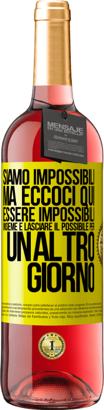 29,95 € | Vino rosato Edizione ROSÉ Siamo impossibili, ma eccoci qui, essere impossibili insieme e lasciare il possibile per un altro giorno Etichetta Gialla. Etichetta personalizzabile Vino giovane Raccogliere 2023 Tempranillo