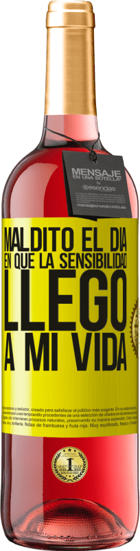 29,95 € | Vino Rosado Edición ROSÉ Maldito el día en que la sensibilidad llegó a mi vida Etiqueta Amarilla. Etiqueta personalizable Vino joven Cosecha 2024 Tempranillo