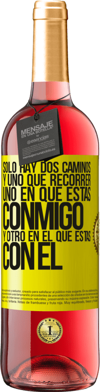 29,95 € Envío gratis | Vino Rosado Edición ROSÉ Sólo hay dos caminos, y uno que recorrer, uno en que estás conmigo y otro en el que estás con él Etiqueta Amarilla. Etiqueta personalizable Vino joven Cosecha 2025 Tempranillo