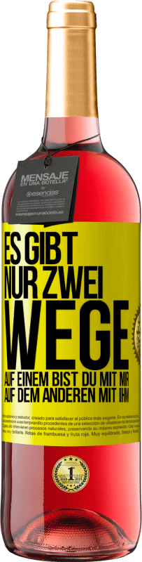 29,95 € | Roséwein ROSÉ Ausgabe Es gibt nur zwei Wege, auf einem bist du mit mir, auf dem anderen mit ihm Gelbes Etikett. Anpassbares Etikett Junger Wein Ernte 2024 Tempranillo