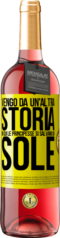 Spedizione Gratuita | Vino rosato Edizione ROSÉ Vengo da un'altra storia in cui le principesse si salvano da sole Etichetta Gialla. Etichetta personalizzabile Vino giovane Raccogliere 2023 Tempranillo