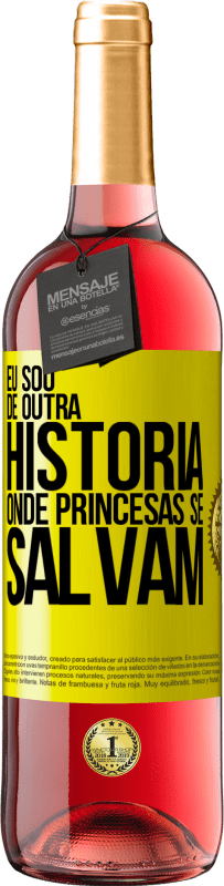 Envio grátis | Vinho rosé Edição ROSÉ Eu sou de outra história onde princesas se salvam Etiqueta Amarela. Etiqueta personalizável Vinho jovem Colheita 2023 Tempranillo