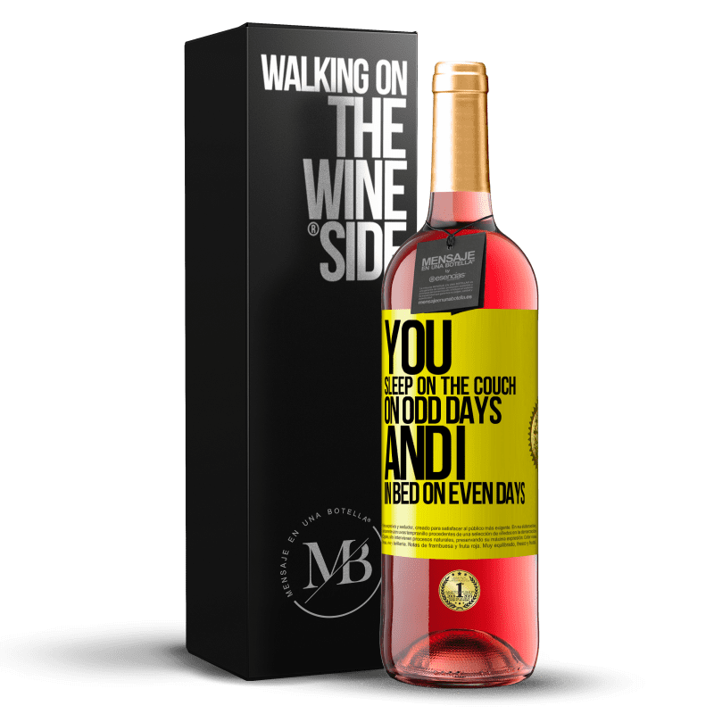 29,95 € Free Shipping | Rosé Wine ROSÉ Edition You sleep on the couch on odd days and I in bed on even days Yellow Label. Customizable label Young wine Harvest 2023 Tempranillo