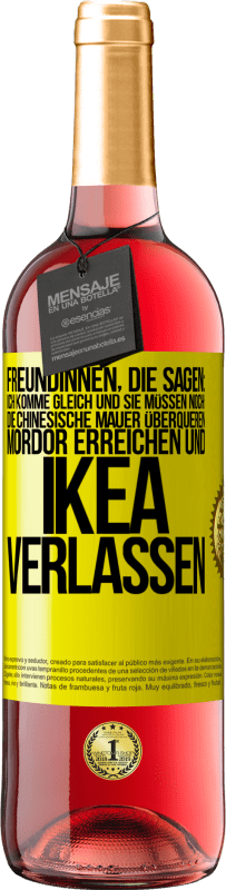 Kostenloser Versand | Roséwein ROSÉ Ausgabe Freundinnen, die sagen: Ich komme gleich. Und sie müssen noch: die Chinesische Mauer überqueren, Mordor erreichen und Ikea verla Gelbes Etikett. Anpassbares Etikett Junger Wein Ernte 2023 Tempranillo