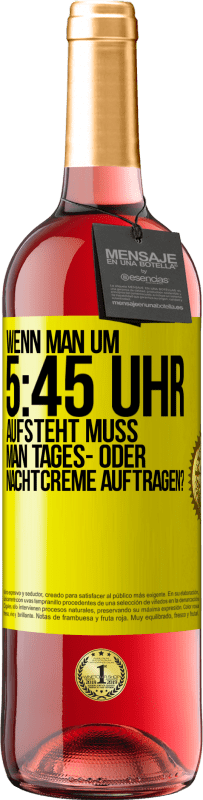 Kostenloser Versand | Roséwein ROSÉ Ausgabe Wenn man um 5:45 Uhr aufsteht, muss man Tages- oder Nachtcreme auftragen? Gelbes Etikett. Anpassbares Etikett Junger Wein Ernte 2023 Tempranillo