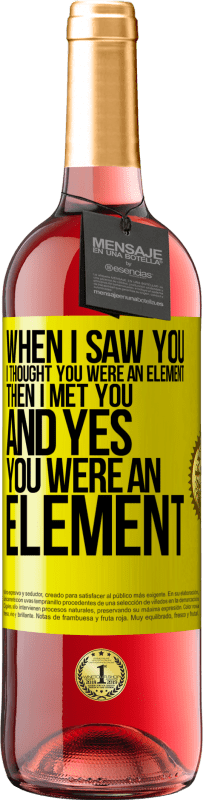29,95 € Free Shipping | Rosé Wine ROSÉ Edition When I saw you, I thought you were an element. Then I met you and yes you were an element Yellow Label. Customizable label Young wine Harvest 2025 Tempranillo