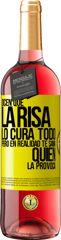 29,95 € Envío gratis | Vino Rosado Edición ROSÉ Dicen que la risa lo cura todo, pero en realidad te sana quien la provoca Etiqueta Amarilla. Etiqueta personalizable Vino joven Cosecha 2025 Tempranillo