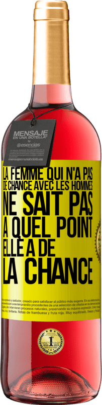 29,95 € Envoi gratuit | Vin rosé Édition ROSÉ La femme qui n'a pas de chance avec les hommes ne sait pas à quel point elle a de la chance Étiquette Jaune. Étiquette personnalisable Vin jeune Récolte 2025 Tempranillo