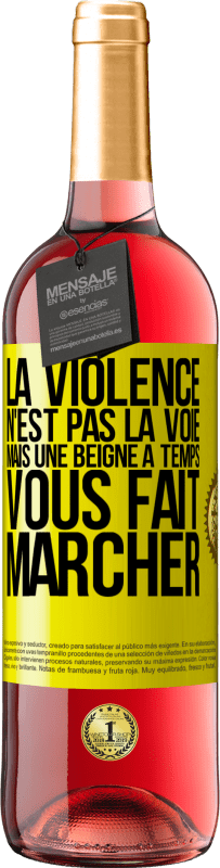 29,95 € | Vin rosé Édition ROSÉ La violence n'est pas la voie, mais une beigne à temps vous fait marcher Étiquette Jaune. Étiquette personnalisable Vin jeune Récolte 2024 Tempranillo