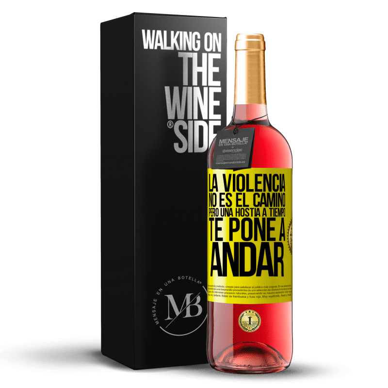 29,95 € Envío gratis | Vino Rosado Edición ROSÉ La violencia no es el camino, pero una hostia a tiempo te pone a andar Etiqueta Amarilla. Etiqueta personalizable Vino joven Cosecha 2023 Tempranillo