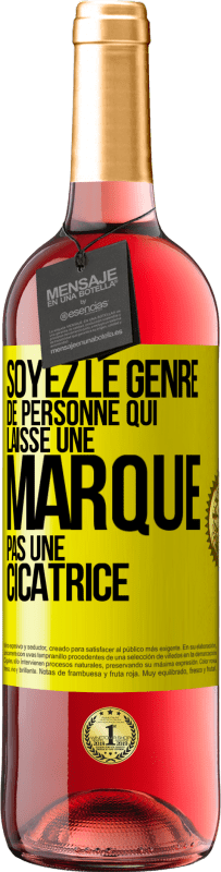 29,95 € | Vin rosé Édition ROSÉ Soyez le genre de personne qui laisse une marque, pas une cicatrice Étiquette Jaune. Étiquette personnalisable Vin jeune Récolte 2024 Tempranillo