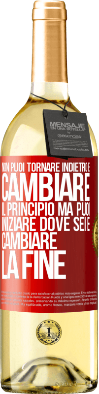 29,95 € Spedizione Gratuita | Vino bianco Edizione WHITE Non puoi tornare indietro e cambiare il principio. Ma puoi iniziare dove sei e cambiare la fine Etichetta Rossa. Etichetta personalizzabile Vino giovane Raccogliere 2025 Verdejo