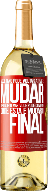 29,95 € Envio grátis | Vinho branco Edição WHITE Você não pode voltar atrás e mudar o princípio. Mas você pode começar onde está e mudar o final Etiqueta Vermelha. Etiqueta personalizável Vinho jovem Colheita 2024 Verdejo