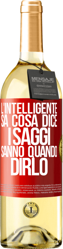 29,95 € Spedizione Gratuita | Vino bianco Edizione WHITE L'intelligente sa cosa dice. I saggi sanno quando dirlo Etichetta Rossa. Etichetta personalizzabile Vino giovane Raccogliere 2025 Verdejo