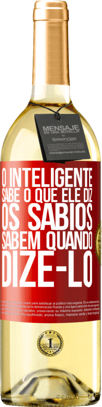 29,95 € | Vinho branco Edição WHITE O inteligente sabe o que ele diz. Os sábios sabem quando dizê-lo Etiqueta Vermelha. Etiqueta personalizável Vinho jovem Colheita 2024 Verdejo