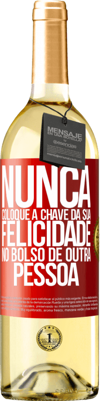 29,95 € | Vinho branco Edição WHITE Nunca coloque a chave da sua felicidade no bolso de outra pessoa Etiqueta Vermelha. Etiqueta personalizável Vinho jovem Colheita 2024 Verdejo