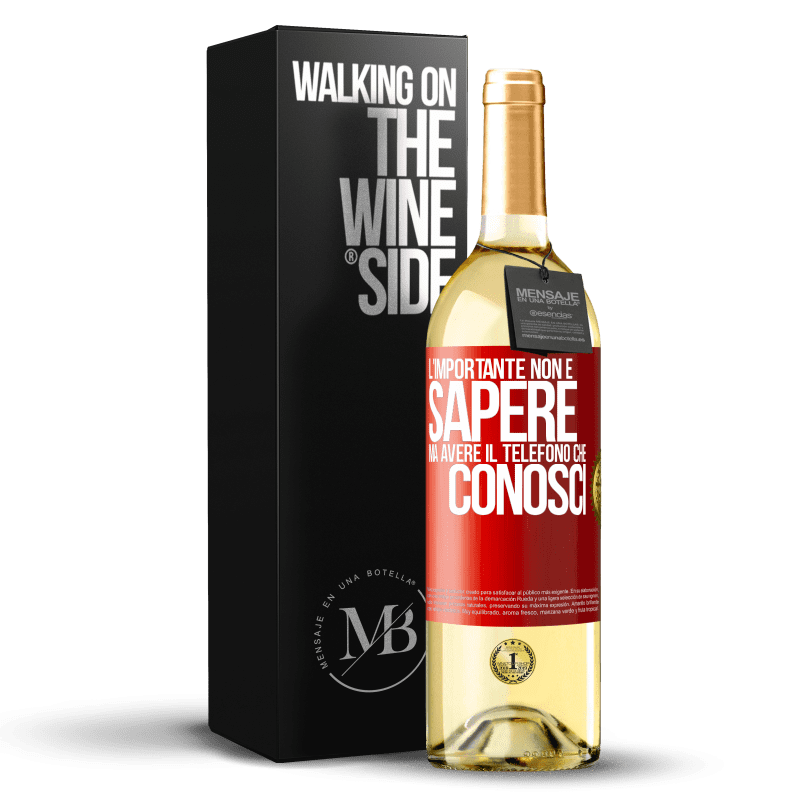 29,95 € Spedizione Gratuita | Vino bianco Edizione WHITE L'importante non è sapere, ma avere il telefono che conosci Etichetta Rossa. Etichetta personalizzabile Vino giovane Raccogliere 2024 Verdejo