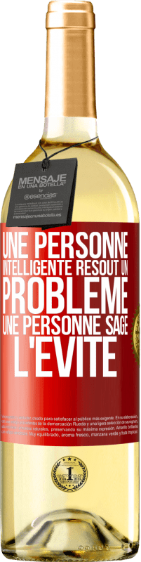 29,95 € Envoi gratuit | Vin blanc Édition WHITE Une personne intelligente résout un problème. Une personne sage l'évite Étiquette Rouge. Étiquette personnalisable Vin jeune Récolte 2023 Verdejo