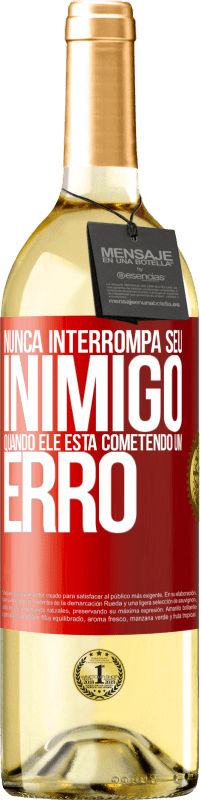 29,95 € Envio grátis | Vinho branco Edição WHITE Nunca interrompa seu inimigo quando ele está cometendo um erro Etiqueta Vermelha. Etiqueta personalizável Vinho jovem Colheita 2025 Verdejo