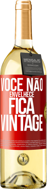 29,95 € | Vinho branco Edição WHITE Você não envelhece, fica vintage Etiqueta Vermelha. Etiqueta personalizável Vinho jovem Colheita 2024 Verdejo