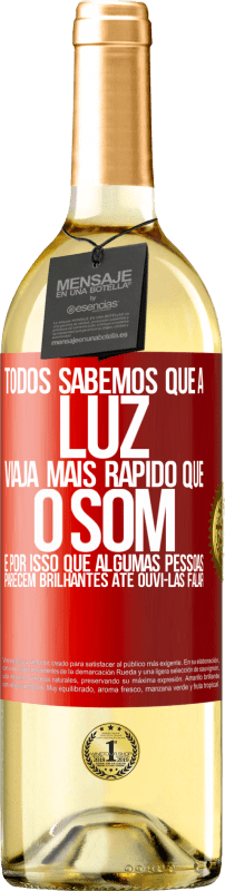 29,95 € | Vinho branco Edição WHITE Todos sabemos que a luz viaja mais rápido que o som. É por isso que algumas pessoas parecem brilhantes até ouvi-las falar Etiqueta Vermelha. Etiqueta personalizável Vinho jovem Colheita 2024 Verdejo