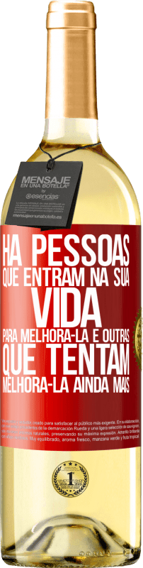 29,95 € Envio grátis | Vinho branco Edição WHITE Há pessoas que entram na sua vida para melhorá-la e outras que tentam melhorá-la ainda mais Etiqueta Vermelha. Etiqueta personalizável Vinho jovem Colheita 2025 Verdejo