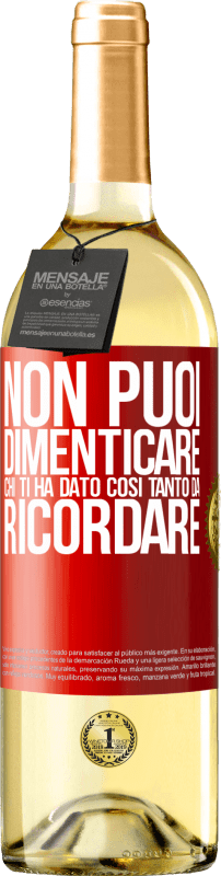 29,95 € Spedizione Gratuita | Vino bianco Edizione WHITE Non puoi dimenticare chi ti ha dato così tanto da ricordare Etichetta Rossa. Etichetta personalizzabile Vino giovane Raccogliere 2025 Verdejo