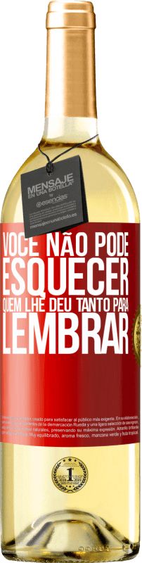 29,95 € | Vinho branco Edição WHITE Você não pode esquecer quem lhe deu tanto para lembrar Etiqueta Vermelha. Etiqueta personalizável Vinho jovem Colheita 2024 Verdejo