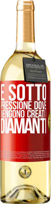 29,95 € | Vino bianco Edizione WHITE È sotto pressione dove vengono creati i diamanti Etichetta Rossa. Etichetta personalizzabile Vino giovane Raccogliere 2025 Verdejo