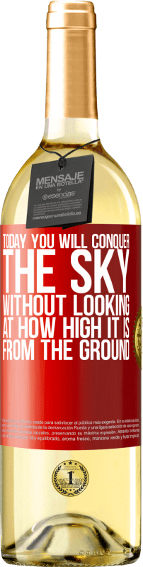 29,95 € 送料無料 | 白ワイン WHITEエディション 今日は地上からの高さを見ずに空を征服します 赤いタグ. カスタマイズ可能なラベル 若いワイン 収穫 2023 Verdejo