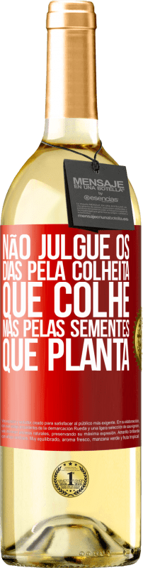 29,95 € | Vinho branco Edição WHITE Não julgue os dias pela colheita que colhe, mas pelas sementes que planta Etiqueta Vermelha. Etiqueta personalizável Vinho jovem Colheita 2024 Verdejo