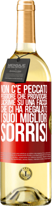 29,95 € | Vino bianco Edizione WHITE Non c'è peccato peggiore che provocare lacrime su una faccia che ci ha regalato i suoi migliori sorrisi Etichetta Rossa. Etichetta personalizzabile Vino giovane Raccogliere 2024 Verdejo