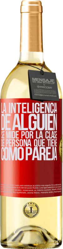 29,95 € | Vino Blanco Edición WHITE La inteligencia de alguien se mide por la clase de persona que tiene como pareja Etiqueta Roja. Etiqueta personalizable Vino joven Cosecha 2024 Verdejo