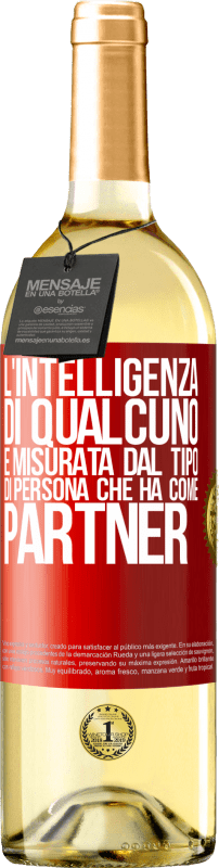 29,95 € Spedizione Gratuita | Vino bianco Edizione WHITE L'intelligenza di qualcuno è misurata dal tipo di persona che ha come partner Etichetta Rossa. Etichetta personalizzabile Vino giovane Raccogliere 2025 Verdejo