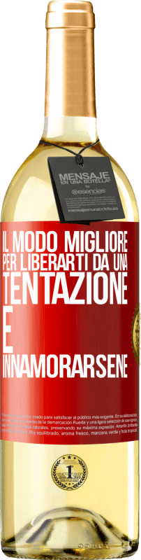 29,95 € | Vino bianco Edizione WHITE Il modo migliore per liberarti da una tentazione è innamorarsene Etichetta Rossa. Etichetta personalizzabile Vino giovane Raccogliere 2025 Verdejo