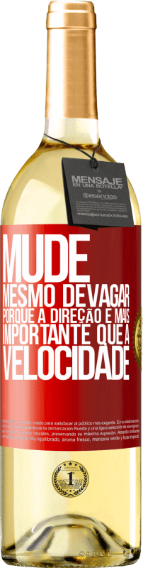 29,95 € | Vinho branco Edição WHITE Mude, mesmo devagar, porque a direção é mais importante que a velocidade Etiqueta Vermelha. Etiqueta personalizável Vinho jovem Colheita 2024 Verdejo