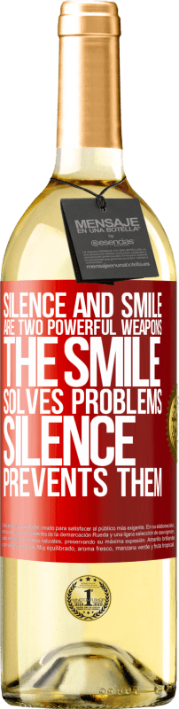 29,95 € 送料無料 | 白ワイン WHITEエディション 沈黙と笑顔は2つの強力な武器です。笑顔は問題を解決し、沈黙はそれらを防ぐ 赤いタグ. カスタマイズ可能なラベル 若いワイン 収穫 2023 Verdejo