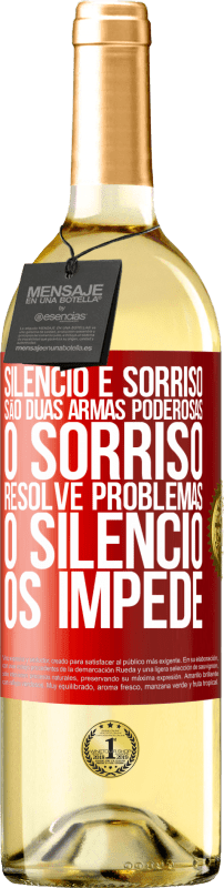 29,95 € | Vinho branco Edição WHITE Silêncio e sorriso são duas armas poderosas. O sorriso resolve problemas, o silêncio os impede Etiqueta Vermelha. Etiqueta personalizável Vinho jovem Colheita 2024 Verdejo