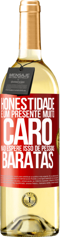 29,95 € | Vinho branco Edição WHITE Honestidade é um presente muito caro. Não espere isso de pessoas baratas Etiqueta Vermelha. Etiqueta personalizável Vinho jovem Colheita 2024 Verdejo